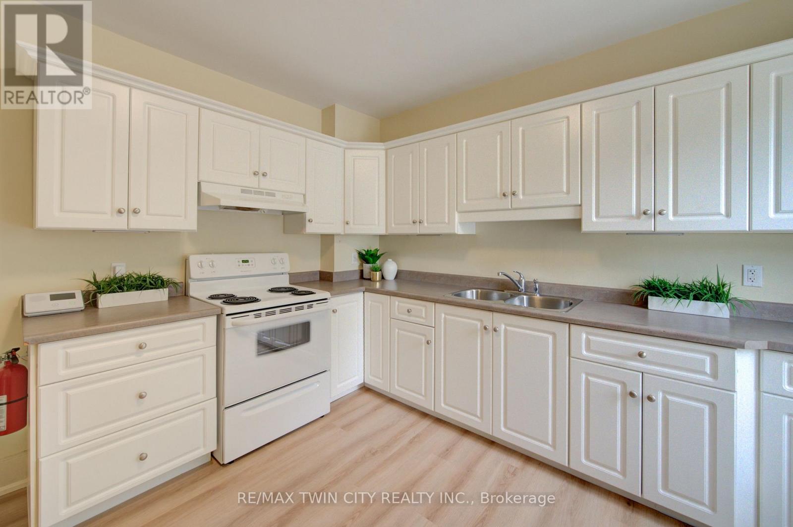 9 Salisbury Avenue, Cambridge, Ontario  N1S 1H7 - Photo 12 - X13782440