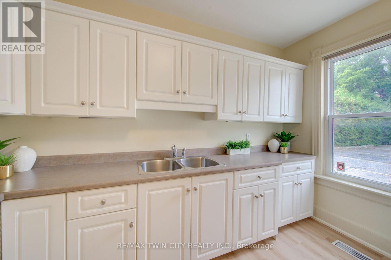 9 Salisbury Avenue, Cambridge, Ontario  N1S 1H7 - Photo 13 - X13782440