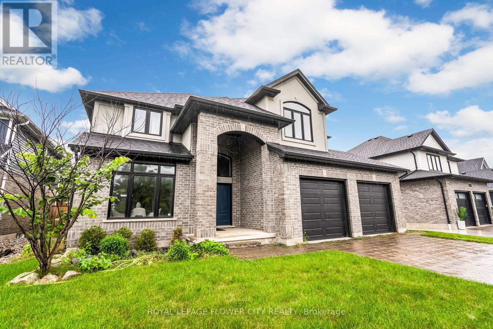 2551 Terry Fox Court, Strathroy-Caradoc, Ontario  N0L 1W0 - Photo 4 - X13782484