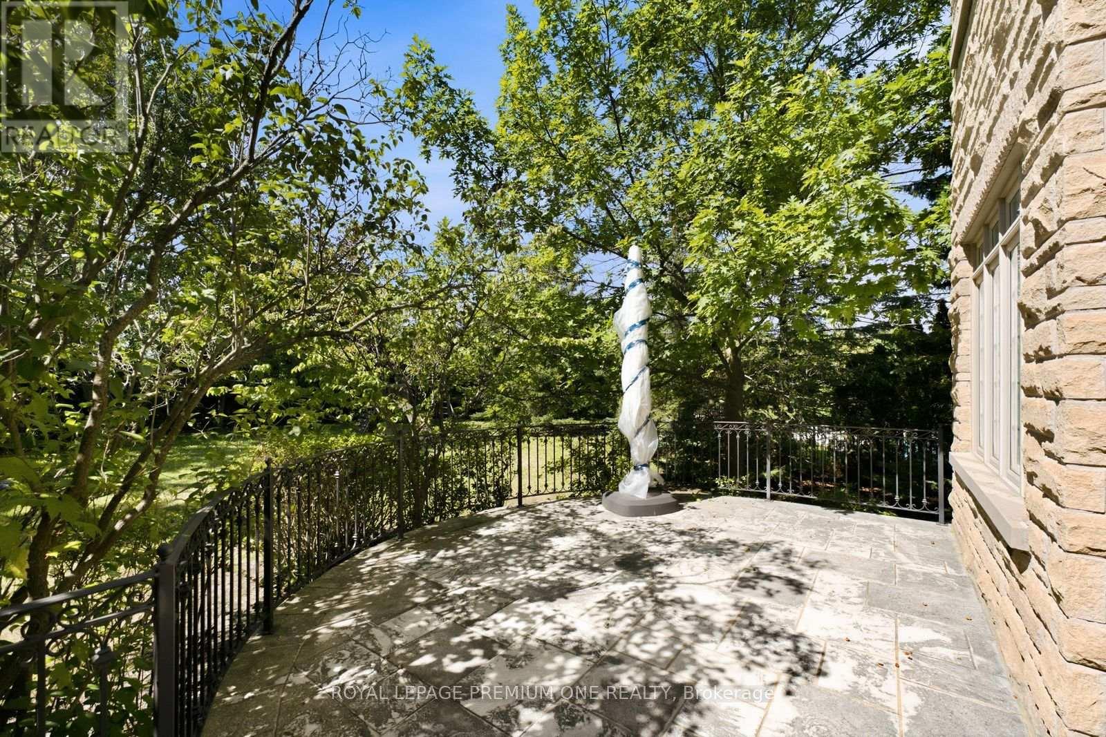 36 Northfield Court, Vaughan, Ontario  L0J 1C0 - Photo 35 - N13782136