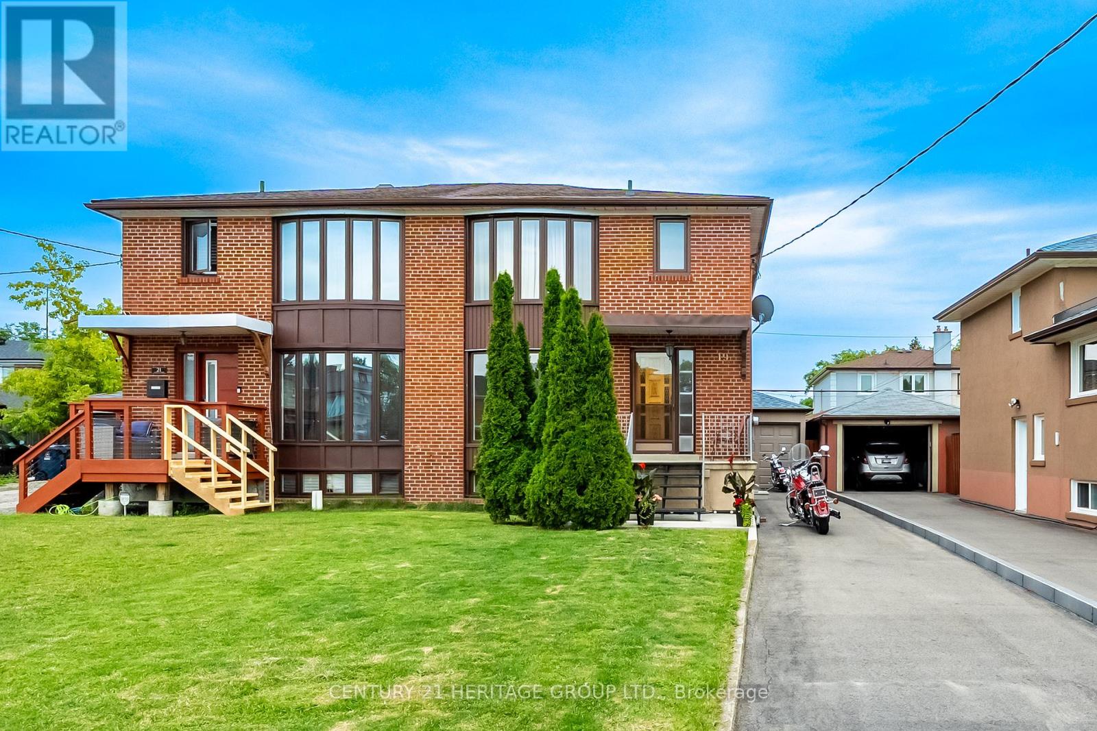 19 Lantos Court, Toronto, Ontario  M3M 1G4 - Photo 2 - W13479286