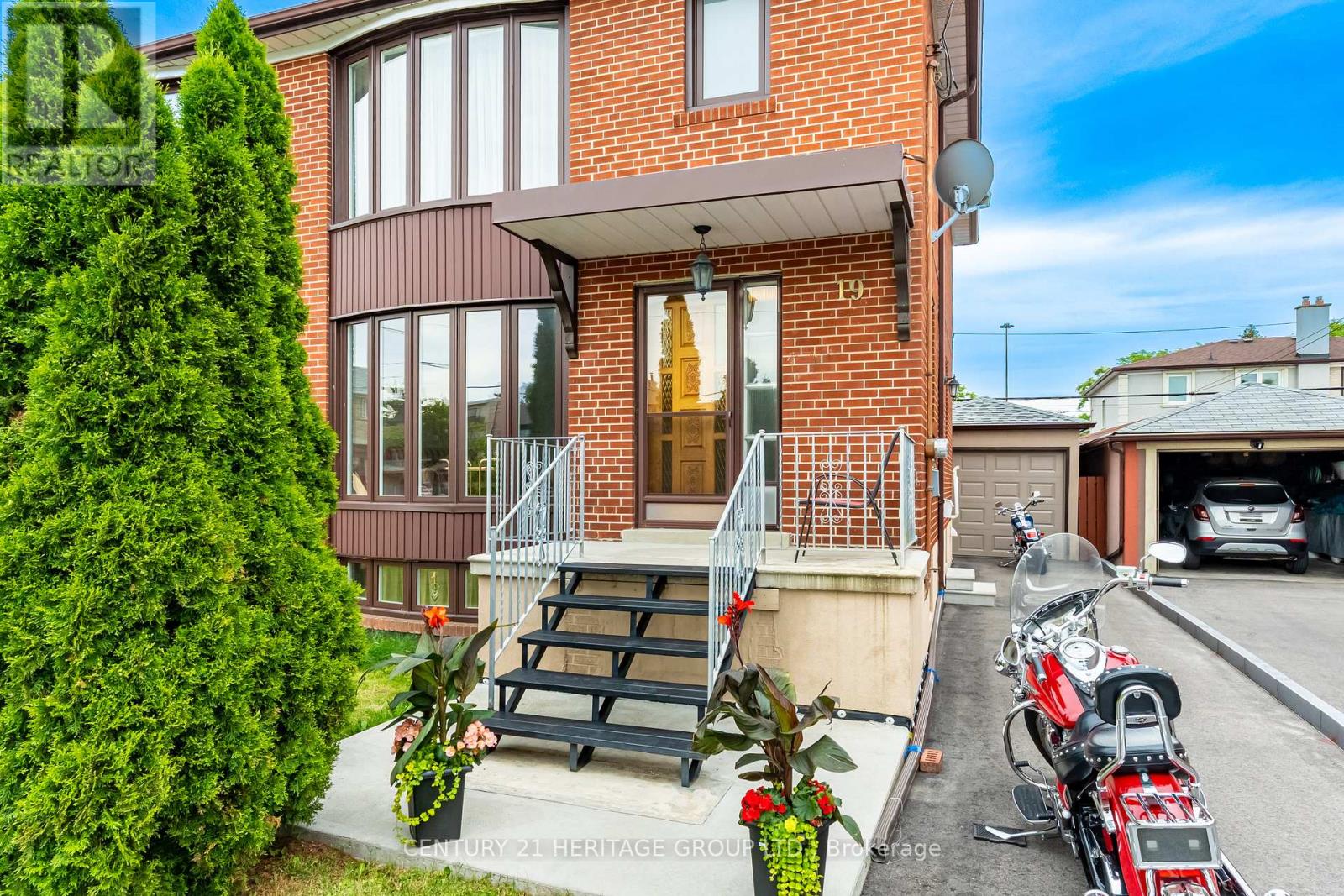 19 Lantos Court, Toronto, Ontario  M3M 1G4 - Photo 3 - W13479286