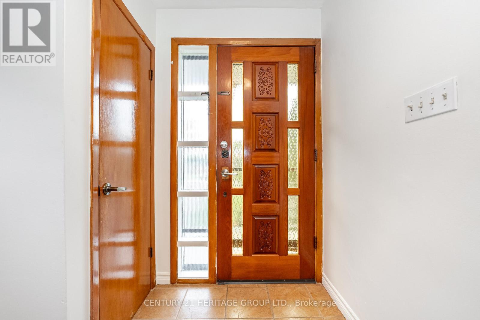 19 Lantos Court, Toronto, Ontario  M3M 1G4 - Photo 6 - W13479286