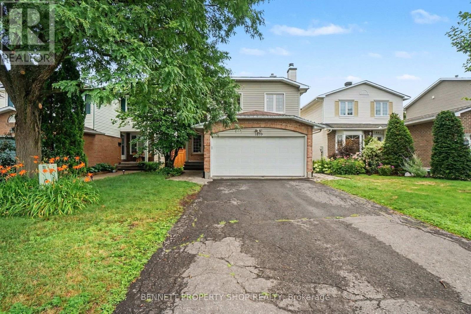1879 LECLAIR CRESCENT, Ottawa, Ontario