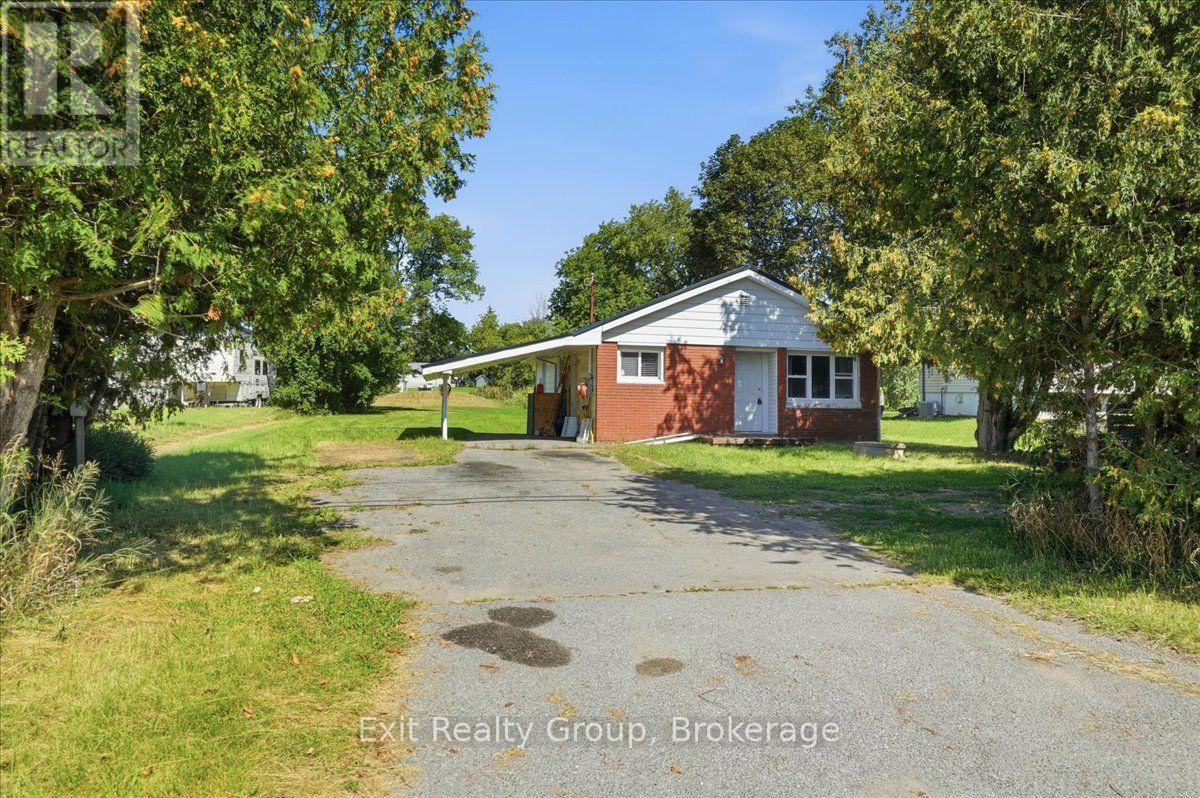 2298 Hamilton Road, Quinte West, Ontario  K8V 5P8 - Photo 2 - X13782534