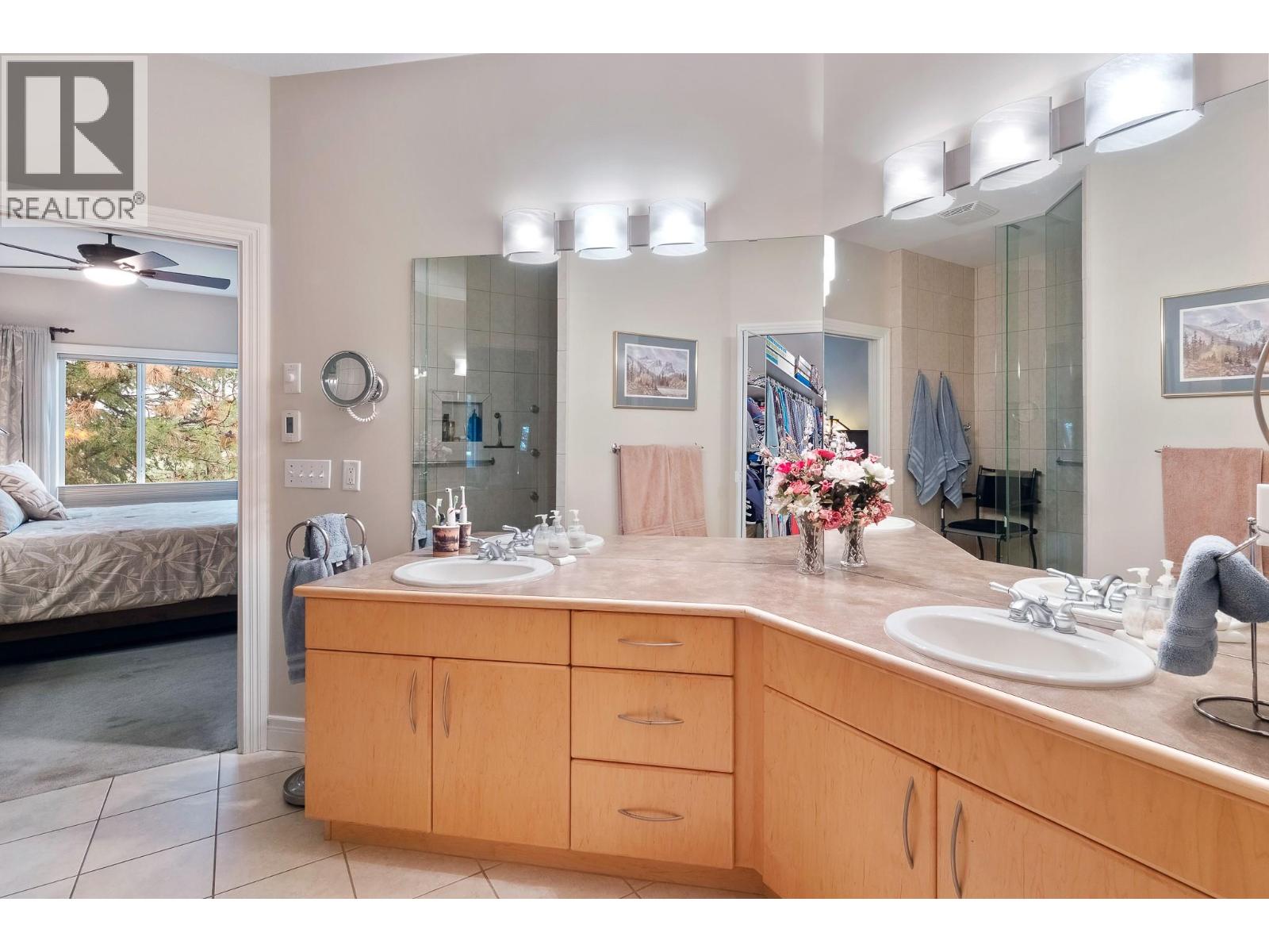 4520 Gallaghers Lookout Unit# 4, Kelowna, BC V1W 3Z8