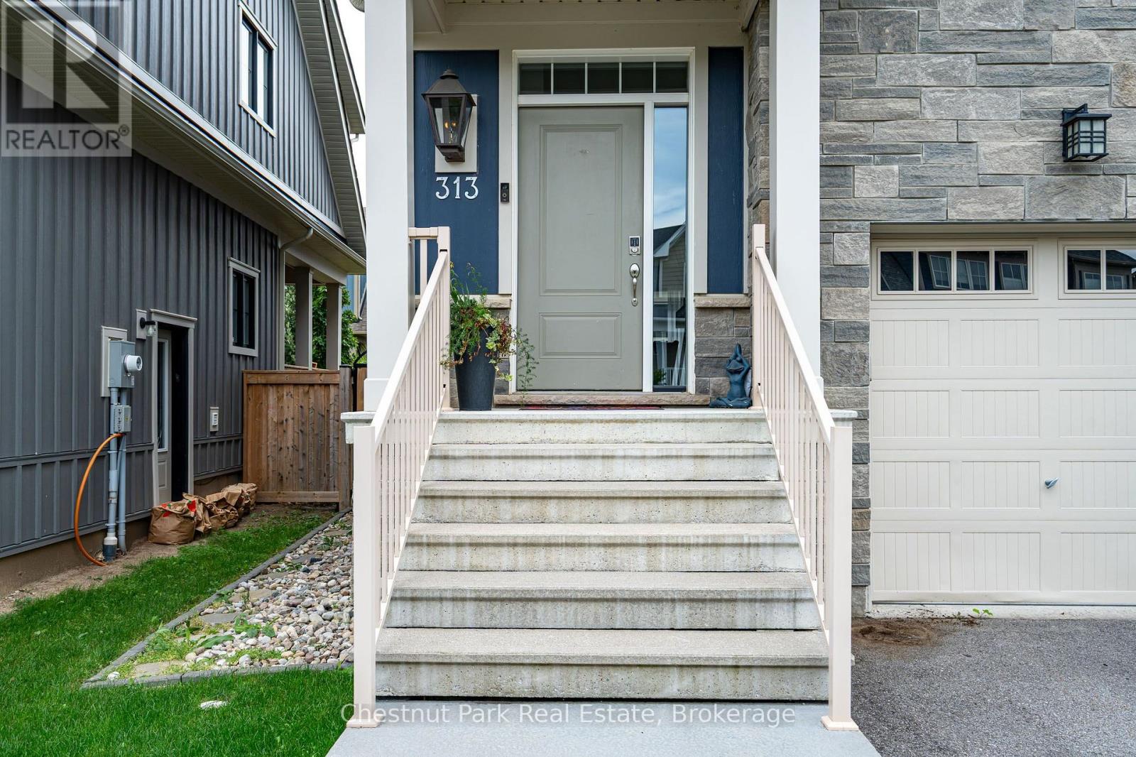 Third picture of 313 YELLOW BIRCH CRESCENT