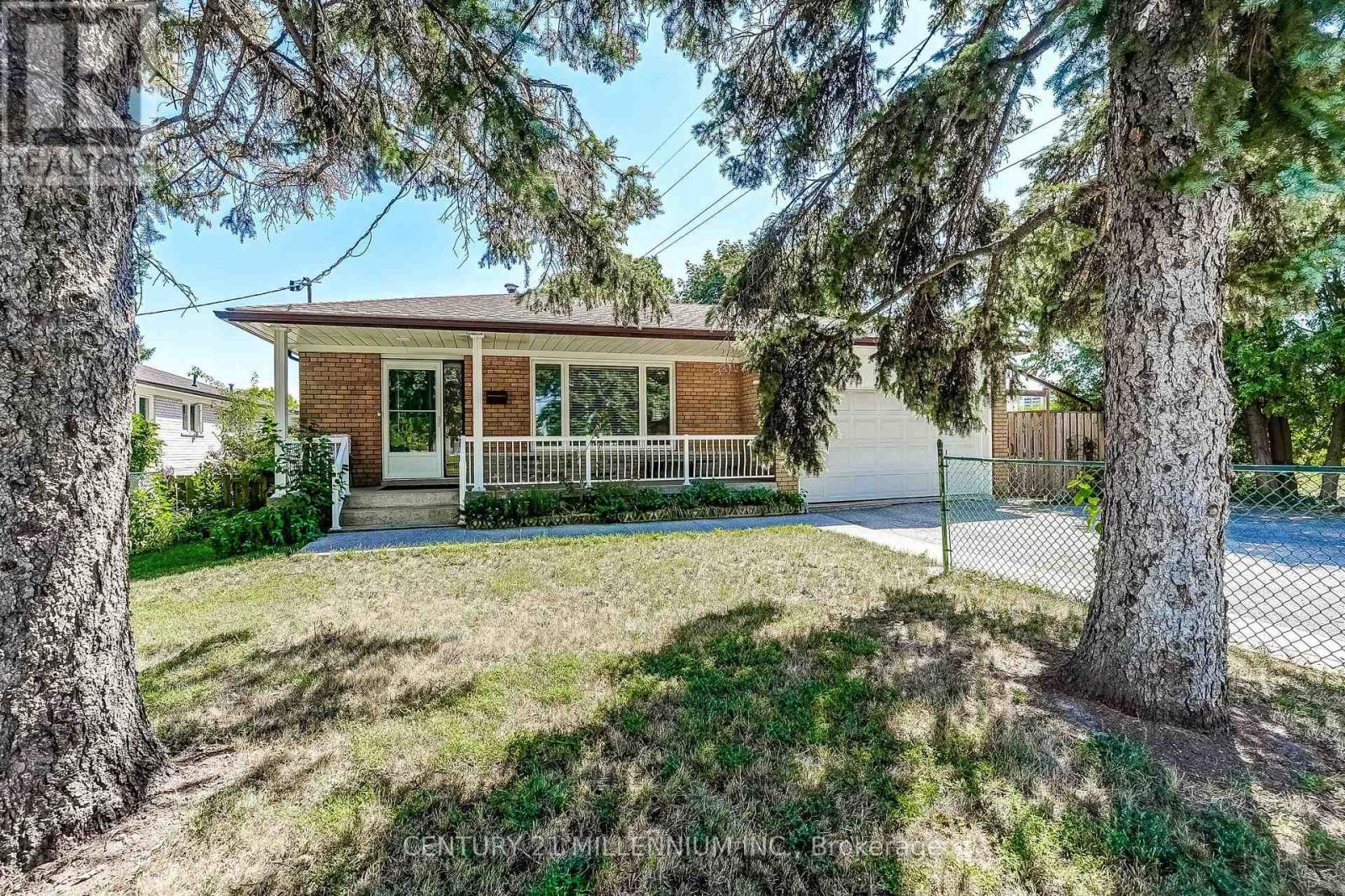 239 Driftwood Avenue, Toronto, Ontario M3N 2N4 - Photo 2 - W13782528