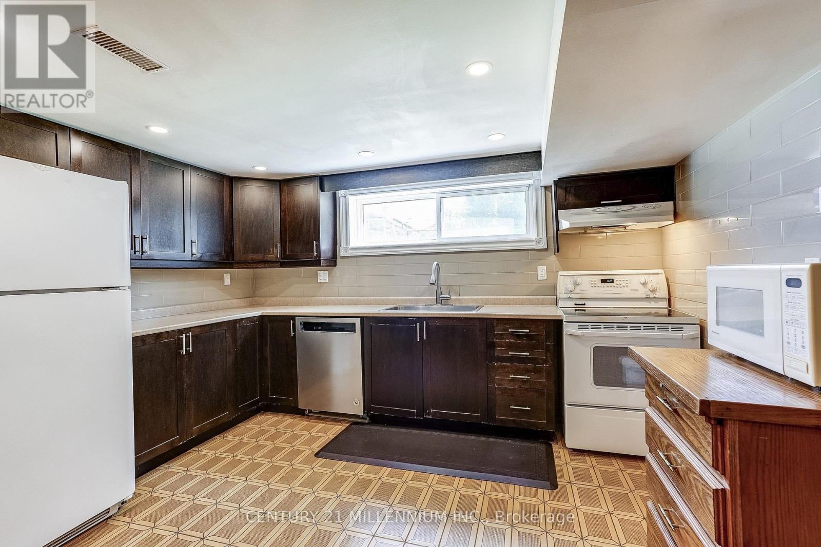 239 Driftwood Avenue, Toronto, Ontario M3N 2N4 - Photo 34 - W13782528