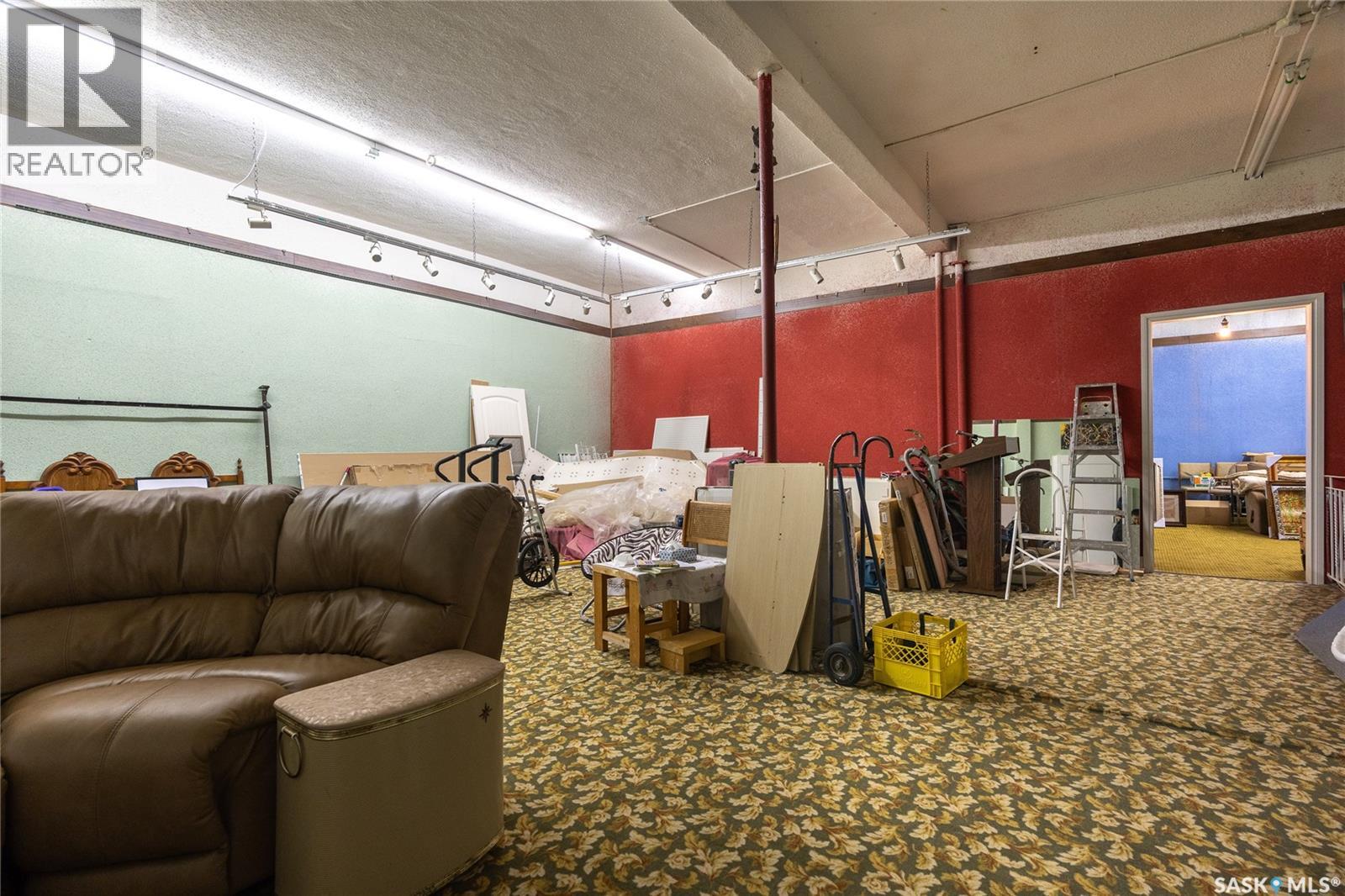 711 Railway AVENUE E photo 10