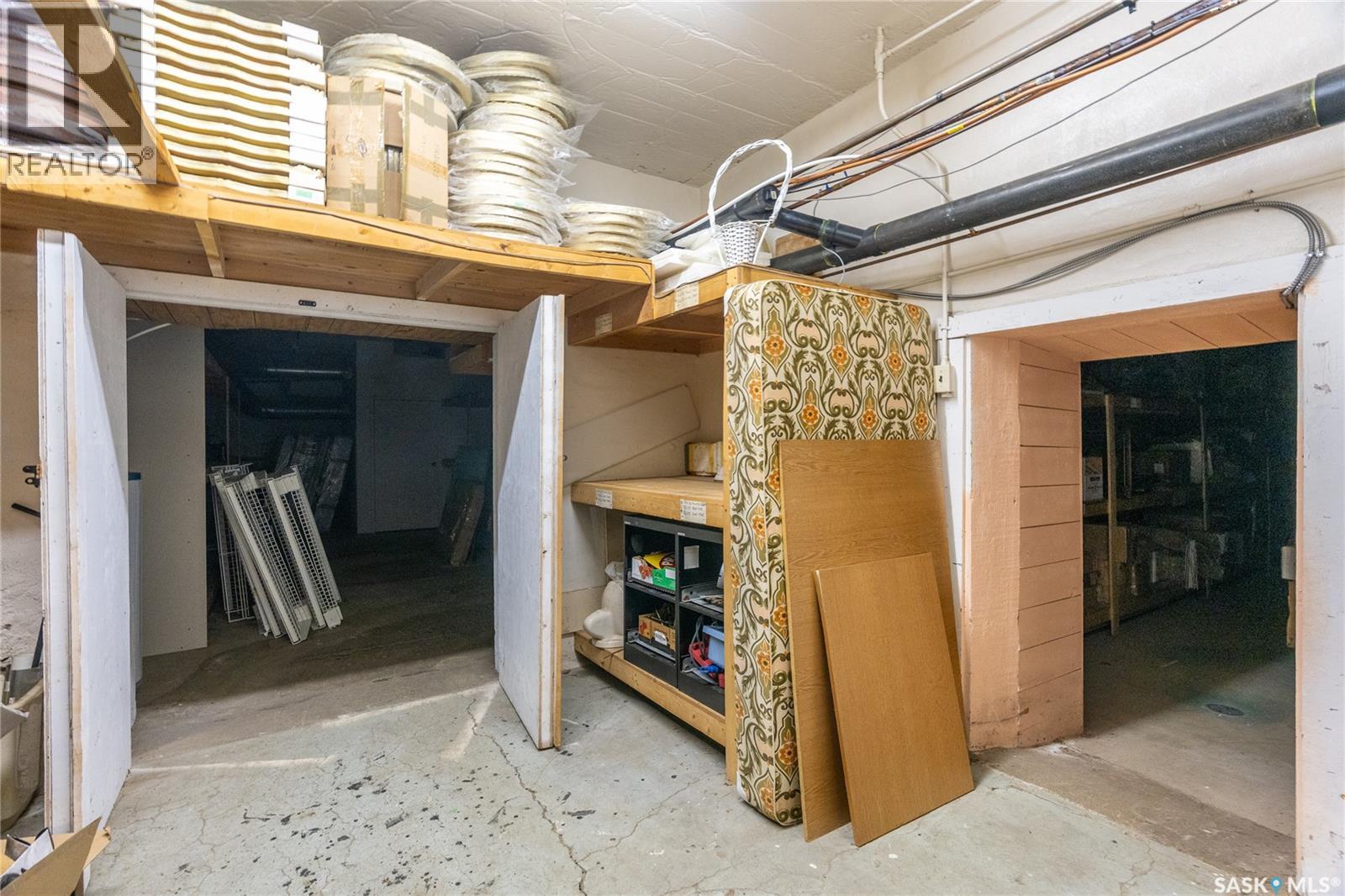 711 Railway AVENUE E photo 42