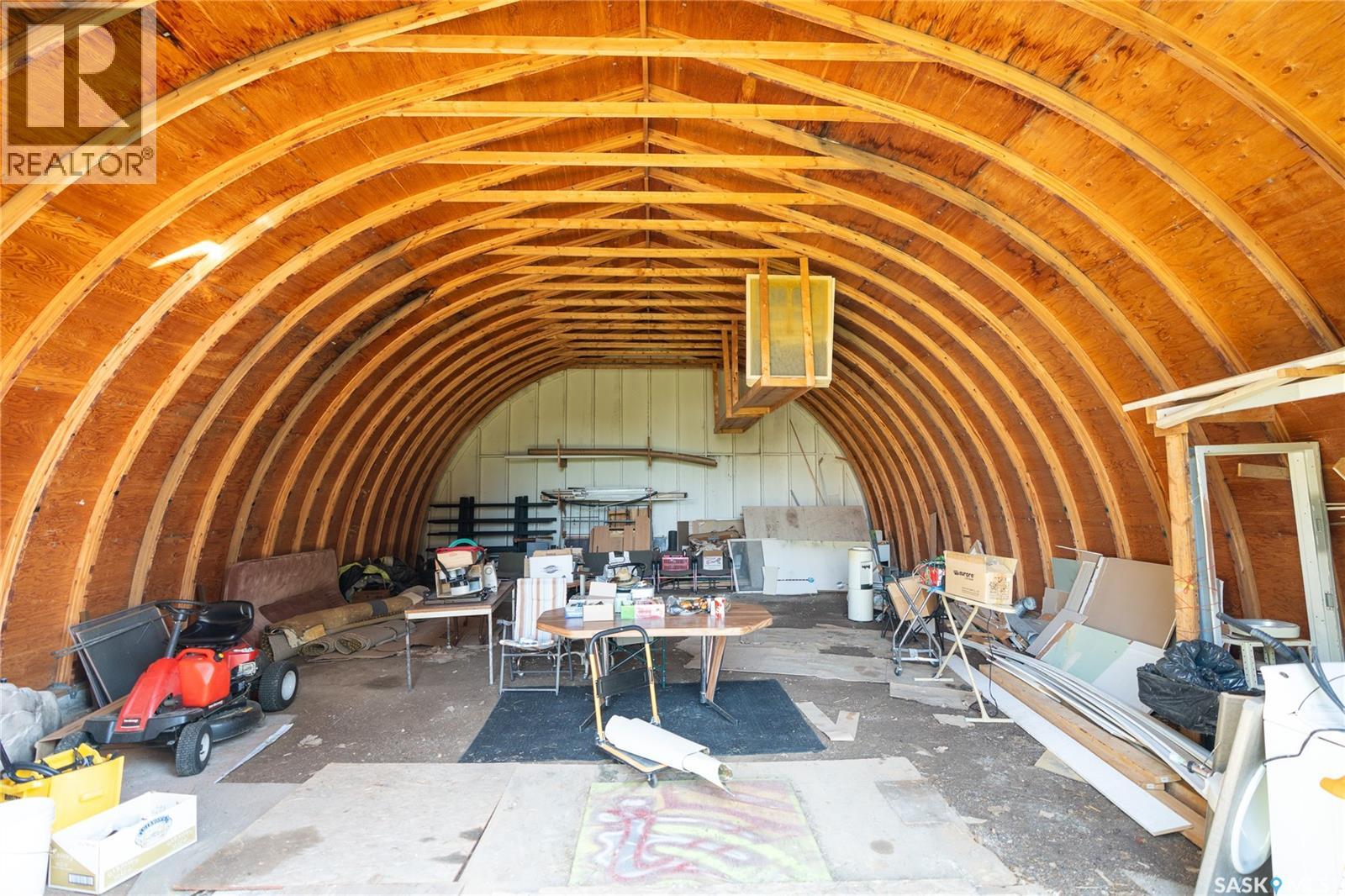 711 Railway AVENUE E photo 49