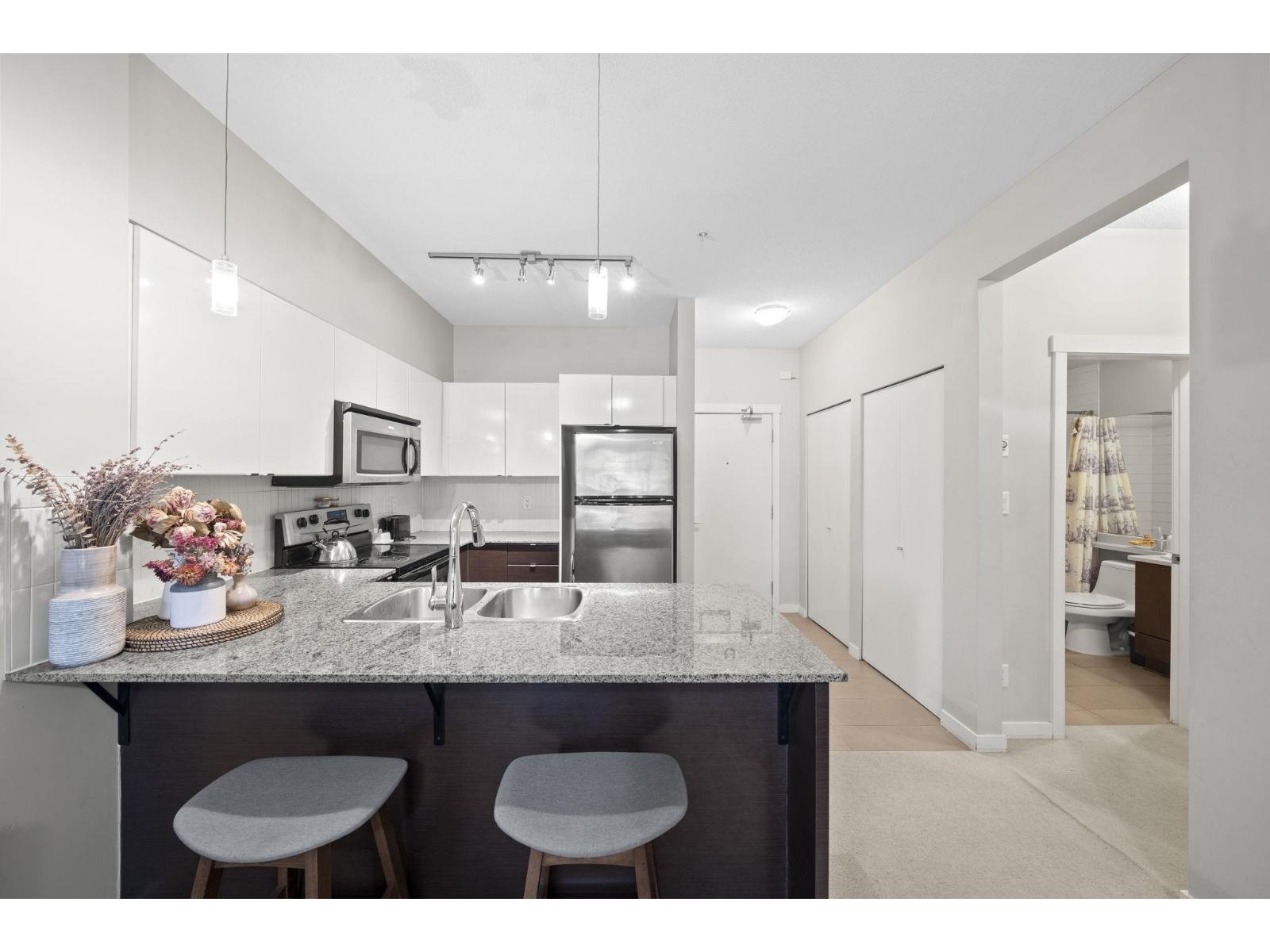 216 13733 107a Avenue, Surrey, British Columbia  V3T 0B7 - Photo 6 - R3165221