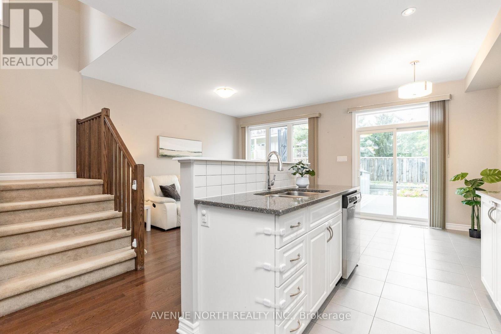 299 Wood Acres Grove, Ottawa, Ontario  K1T 0B3 - Photo 12 - X13782770