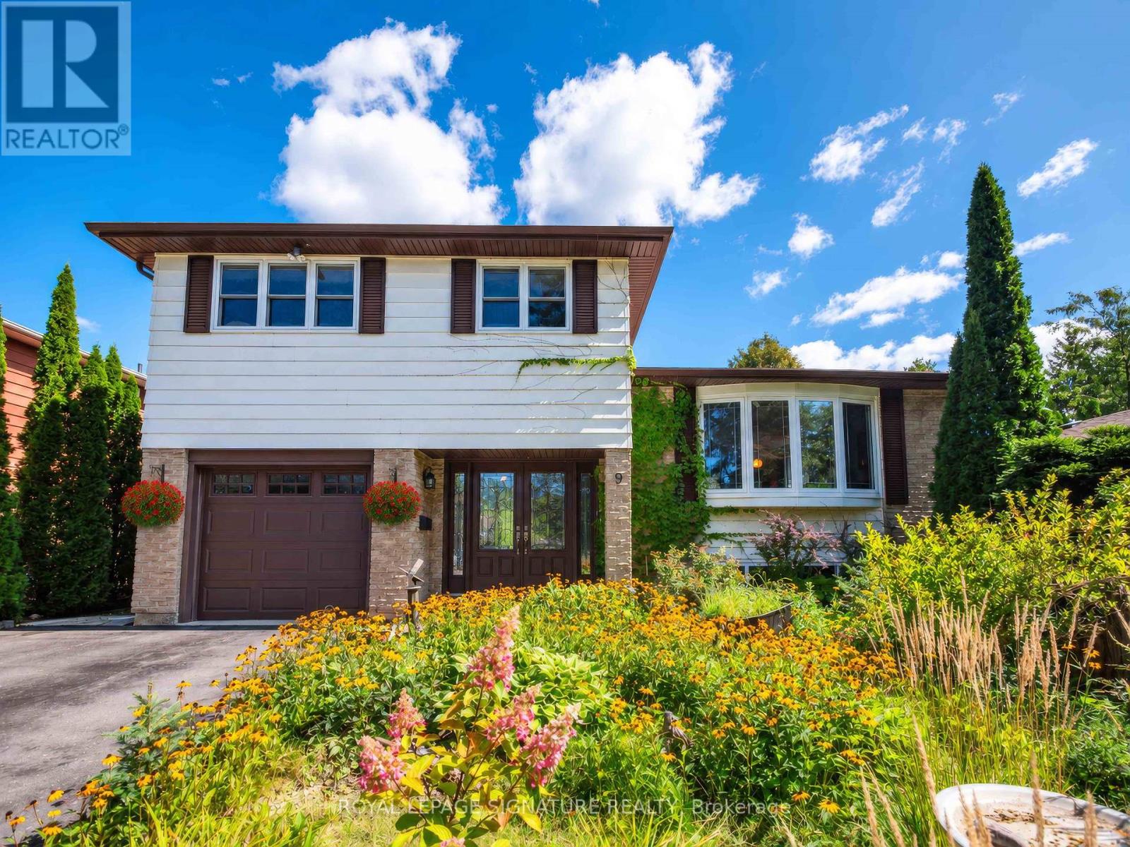 9 BIRCH COURT, Aurora, Ontario