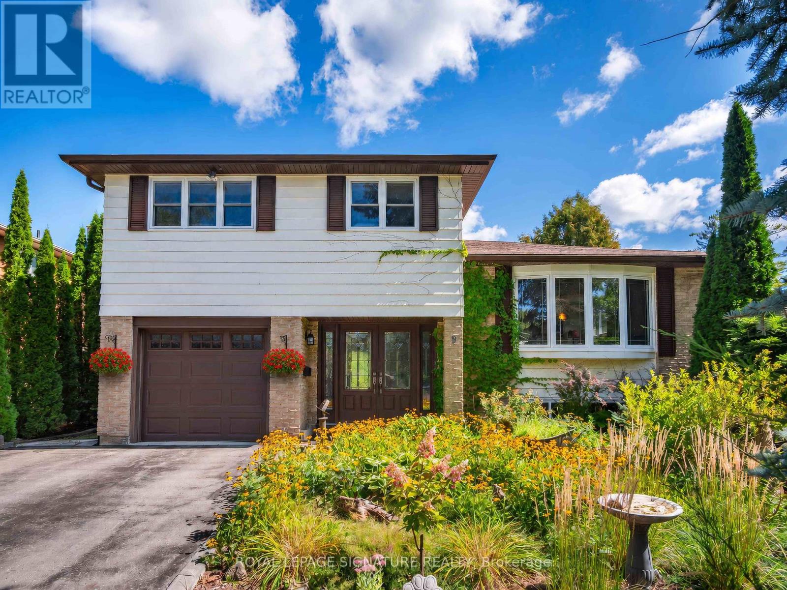 9 Birch Court, Aurora, Ontario  L4G 3K1 - Photo 2 - N13782756