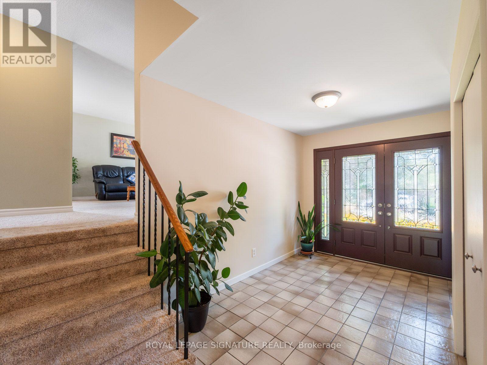 9 Birch Court, Aurora, Ontario  L4G 3K1 - Photo 4 - N13782756