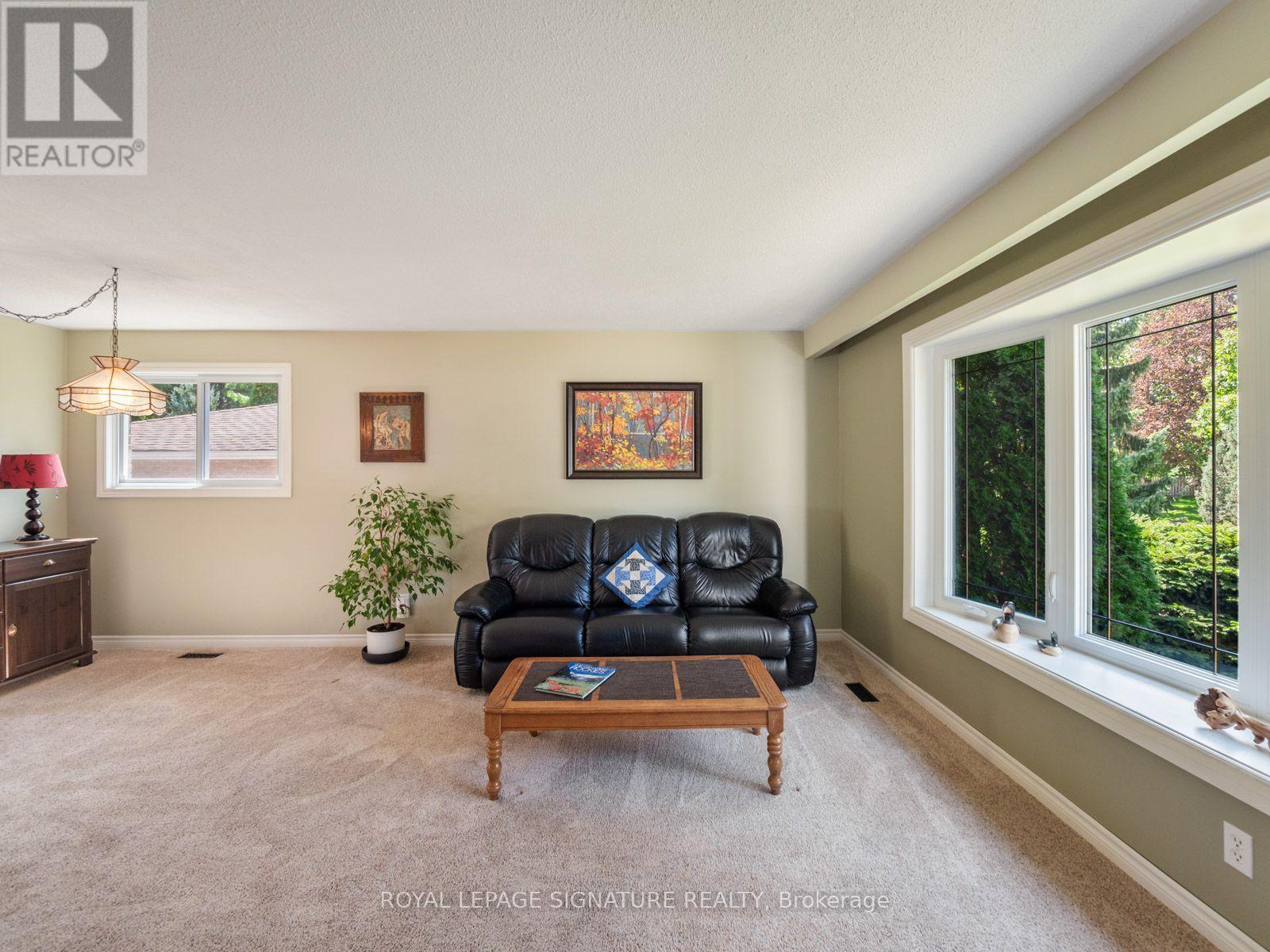 9 Birch Court, Aurora, Ontario  L4G 3K1 - Photo 8 - N13782756