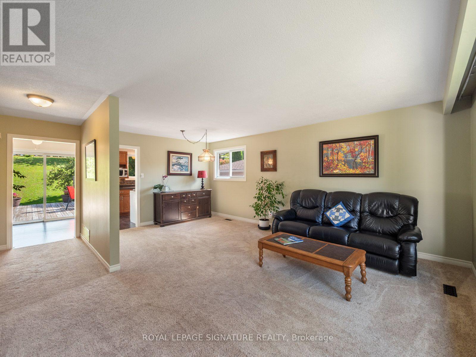 9 Birch Court, Aurora, Ontario  L4G 3K1 - Photo 9 - N13782756