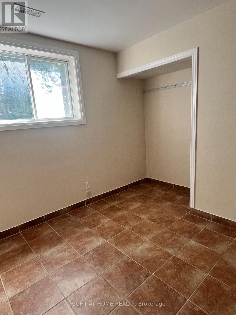 379 The Queensway Road S, Georgina, Ontario  L4P 2C4 - Photo 13 - N13782786
