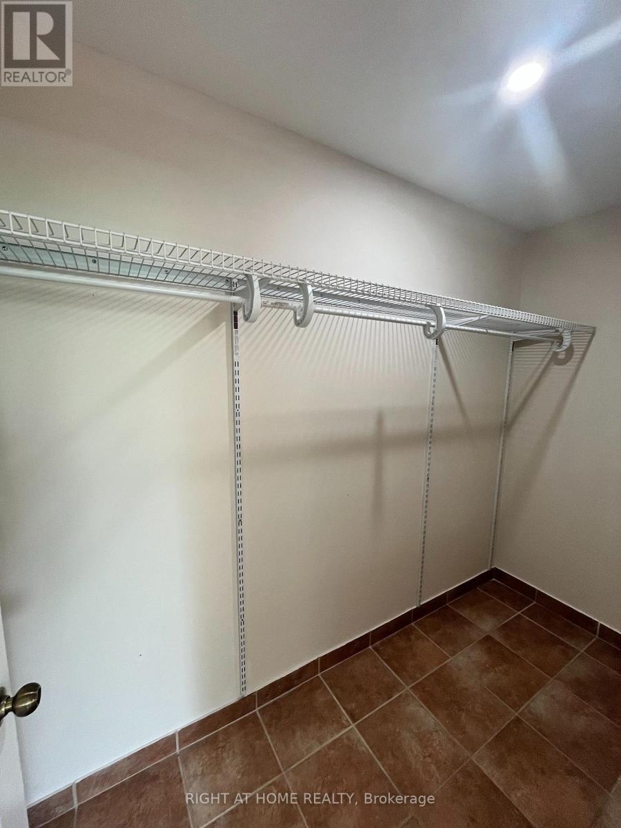 379 The Queensway Road S, Georgina, Ontario  L4P 2C4 - Photo 14 - N13782786