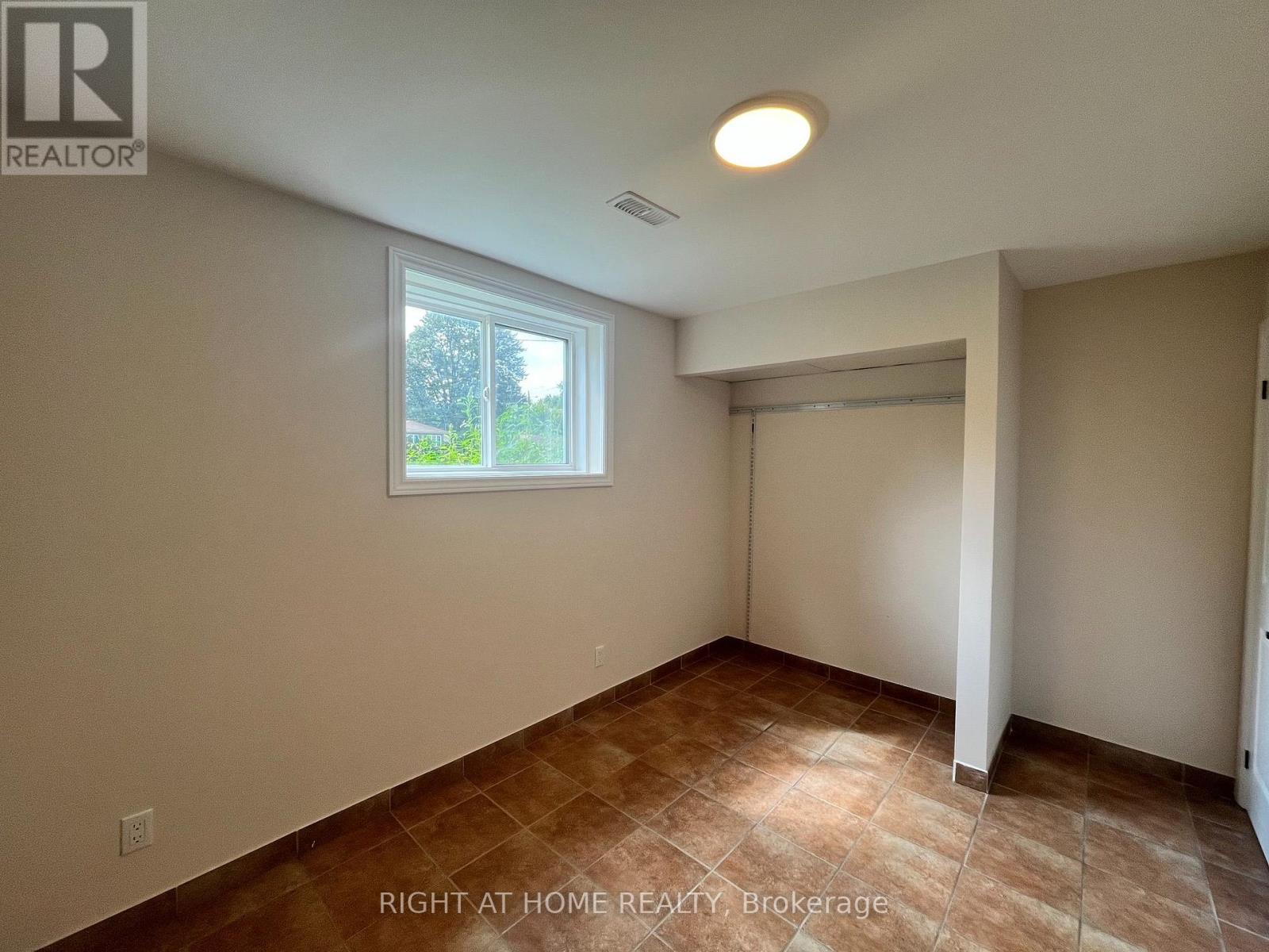 379 The Queensway Road S, Georgina, Ontario  L4P 2C4 - Photo 16 - N13782786