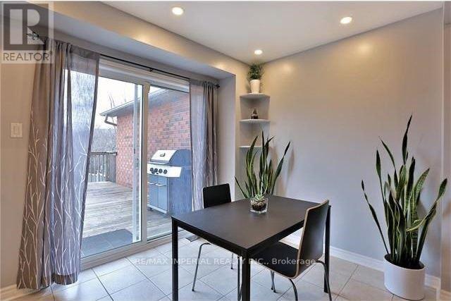 344 Riverstone Drive, Oakville, Ontario  L6H 7M3 - Photo 3 - W13782738