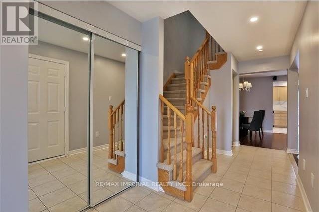 344 Riverstone Drive, Oakville, Ontario  L6H 7M3 - Photo 4 - W13782738