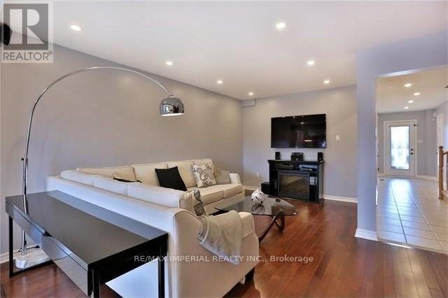 344 Riverstone Drive, Oakville, Ontario  L6H 7M3 - Photo 5 - W13782738