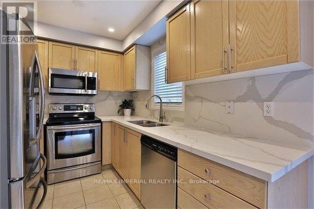 344 Riverstone Drive, Oakville, Ontario  L6H 7M3 - Photo 8 - W13782738