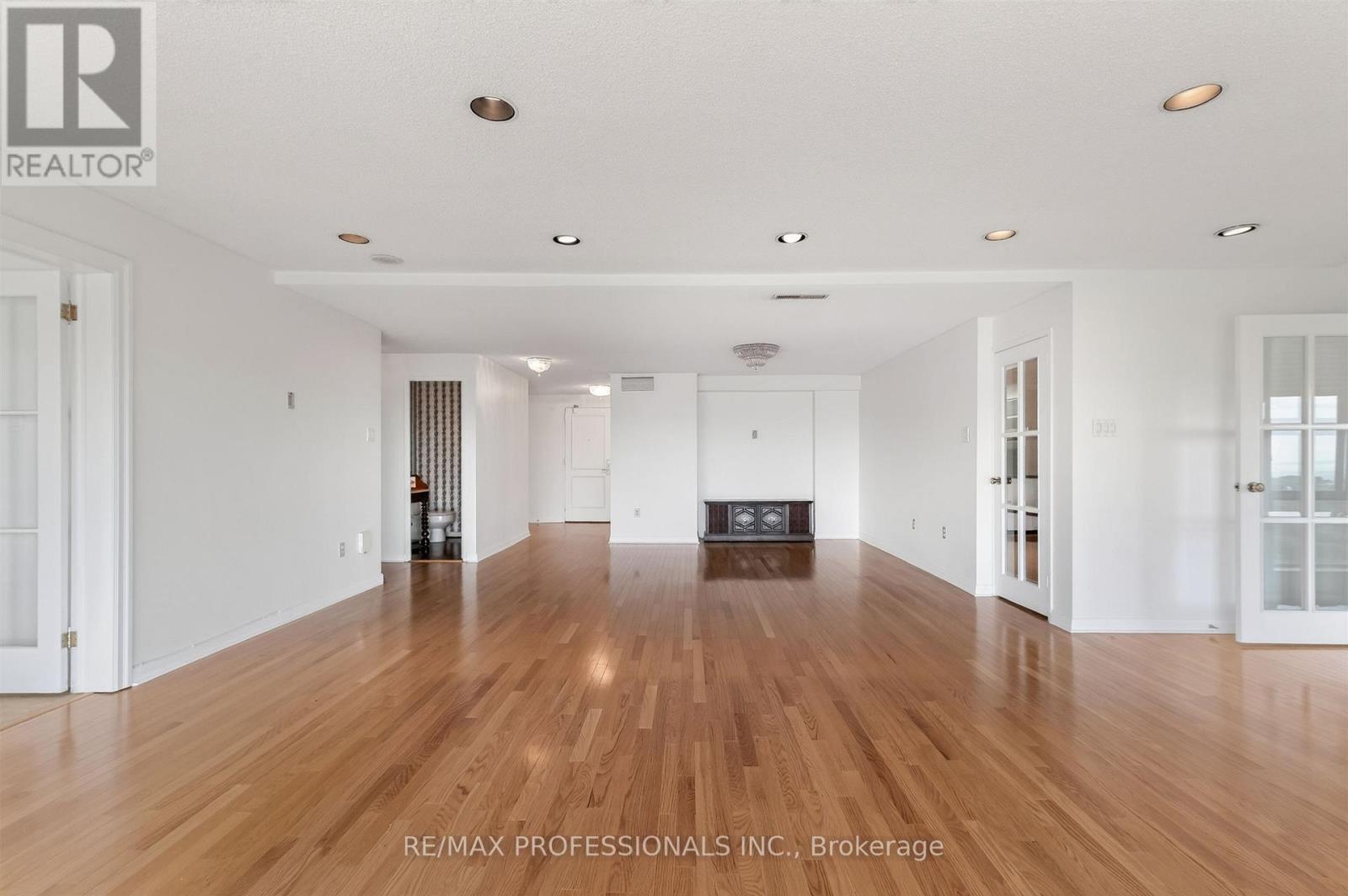 2205 - 1400 Dixie Road, Mississauga, Ontario  L5E 3E1 - Photo 10 - W13782774