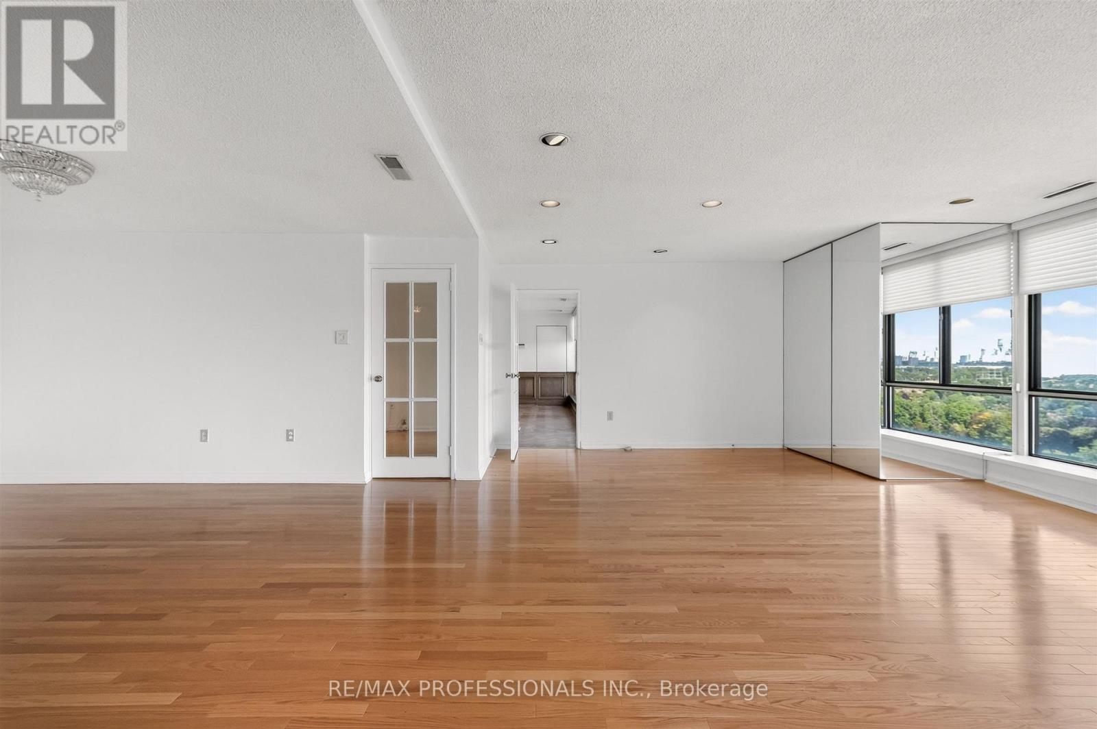 2205 - 1400 Dixie Road, Mississauga, Ontario  L5E 3E1 - Photo 12 - W13782774
