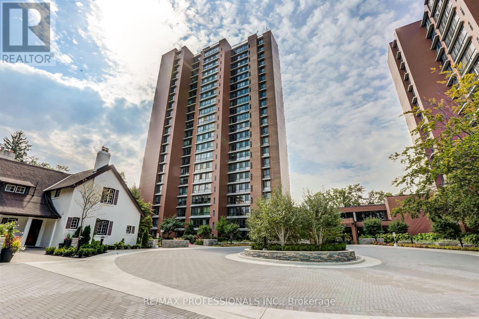 2205 - 1400 Dixie Road, Mississauga, Ontario  L5E 3E1 - Photo 3 - W13782774