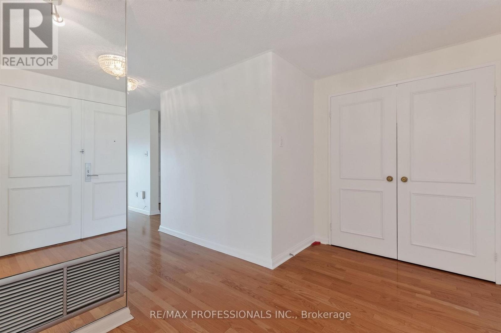 2205 - 1400 Dixie Road, Mississauga, Ontario  L5E 3E1 - Photo 4 - W13782774