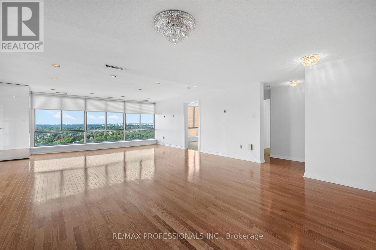 2205 - 1400 Dixie Road, Mississauga, Ontario  L5E 3E1 - Photo 5 - W13782774