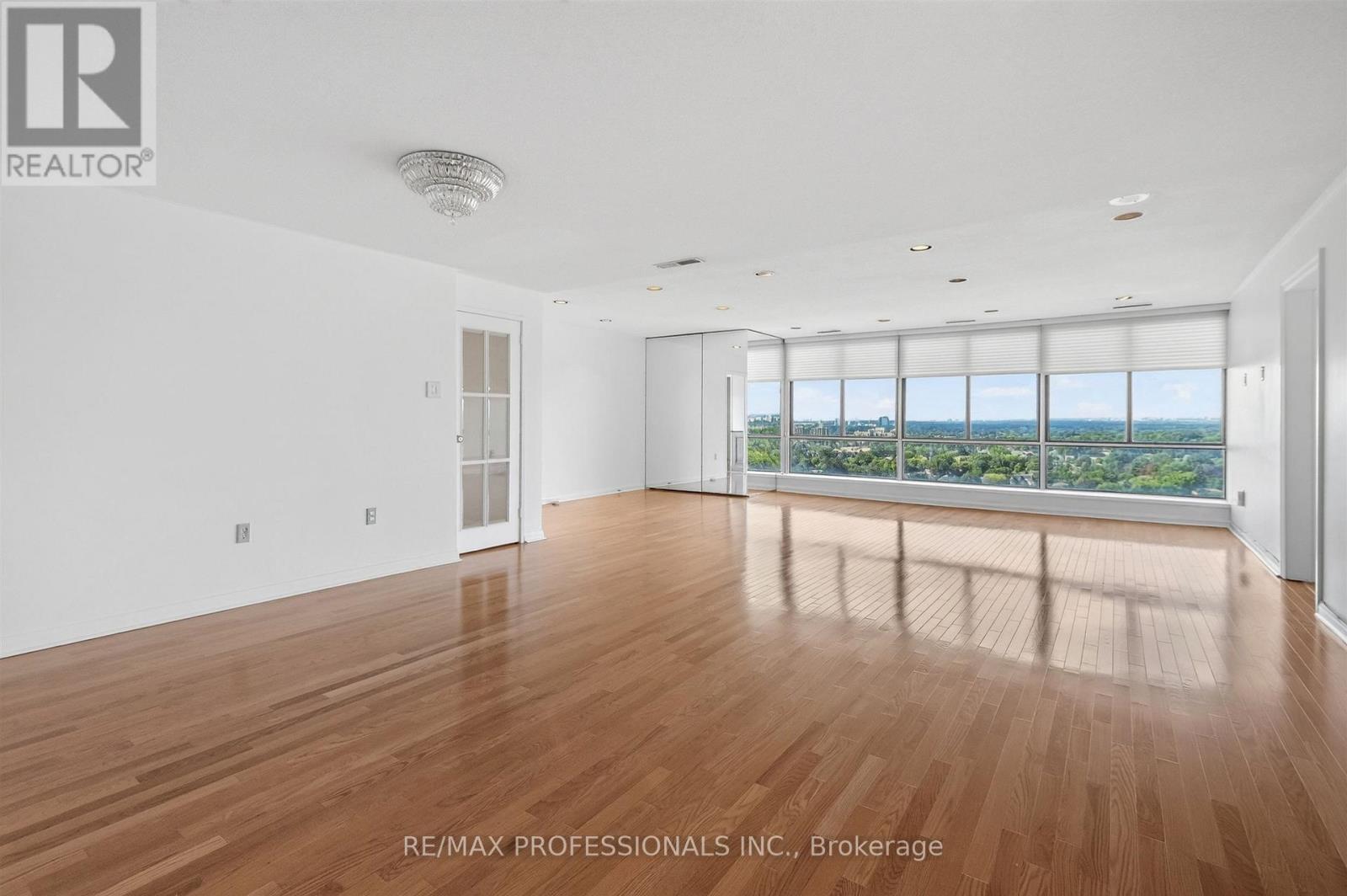 2205 - 1400 Dixie Road, Mississauga, Ontario  L5E 3E1 - Photo 7 - W13782774