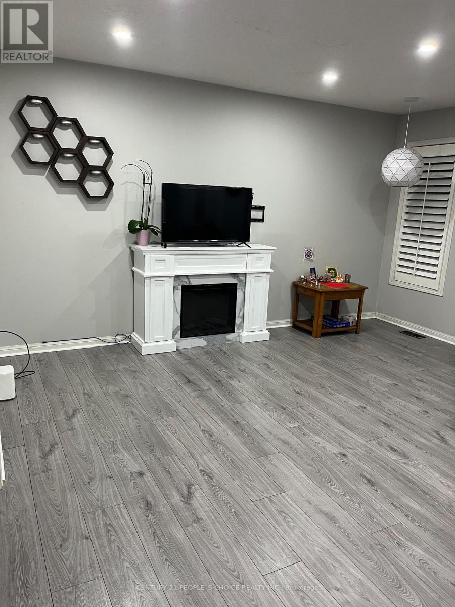 117 Decker Hollow Circle, Brampton, Ontario  L6X 0L4 - Photo 6 - W13782806