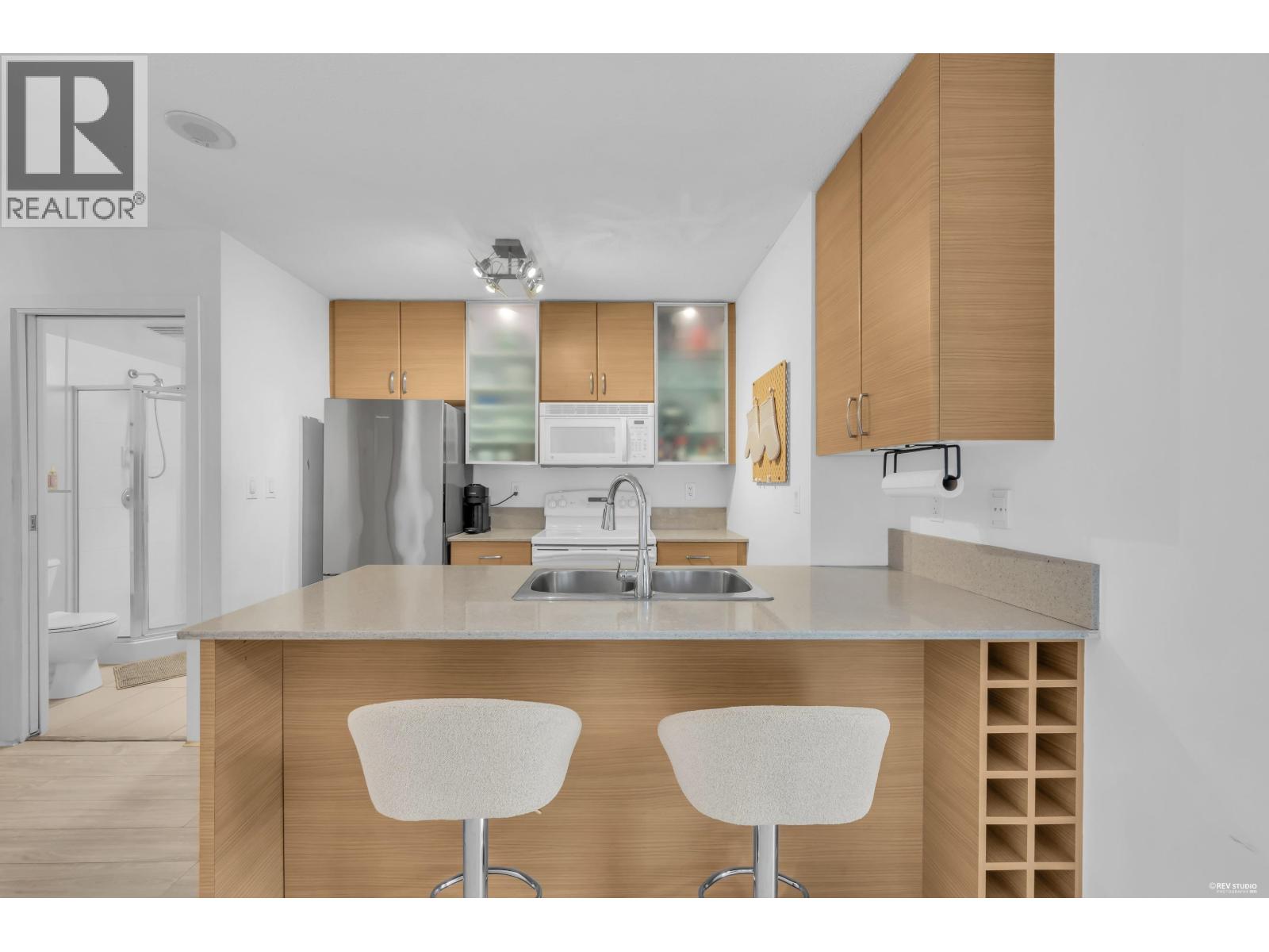 1401 928 Homer Street, Vancouver, British Columbia  V6B 1T7 - Photo 2 - R3165170