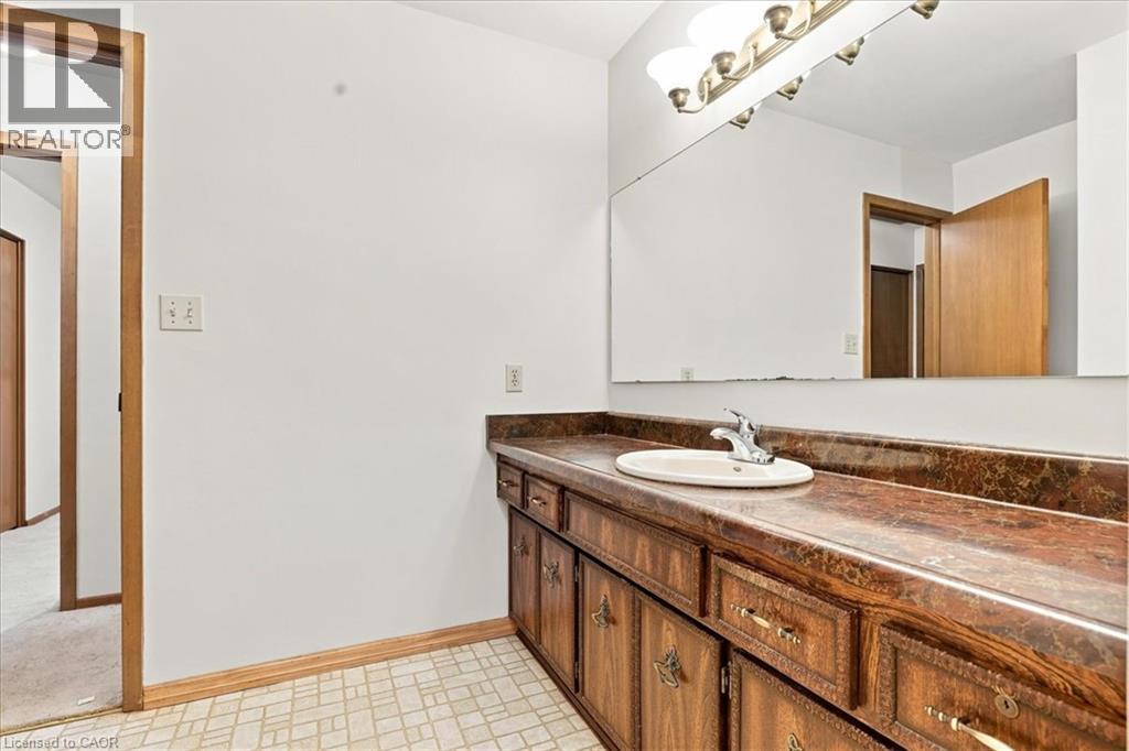 395 Mossom Place, Waterloo, Ontario  N2K 2G7 - Photo 12 - 40860871