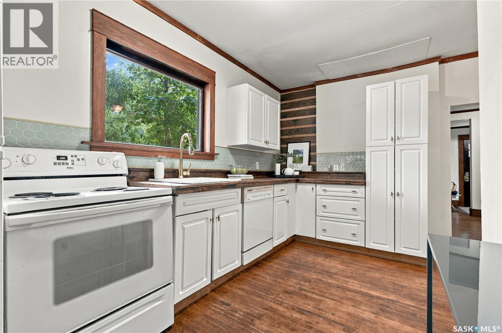 1150 K AVENUE S photo 17