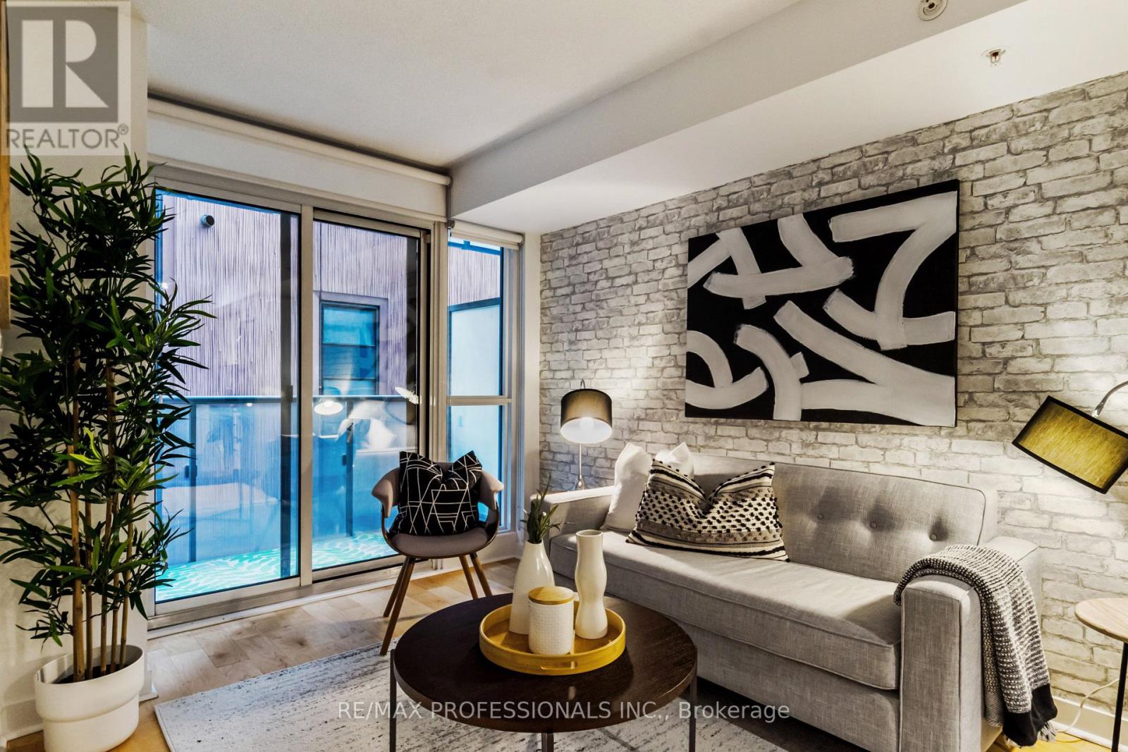 522 - 295 Adelaide Street W, Toronto (Waterfront Communities), Ontario  M5V 0L4 - Photo 4 - C13782906