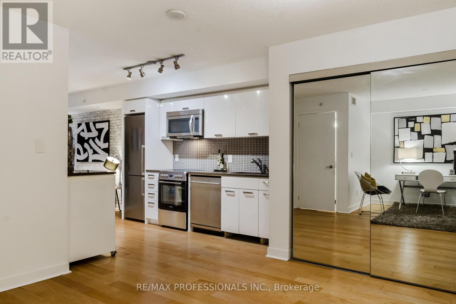 522 - 295 Adelaide Street W, Toronto (Waterfront Communities), Ontario  M5V 0L4 - Photo 6 - C13782906