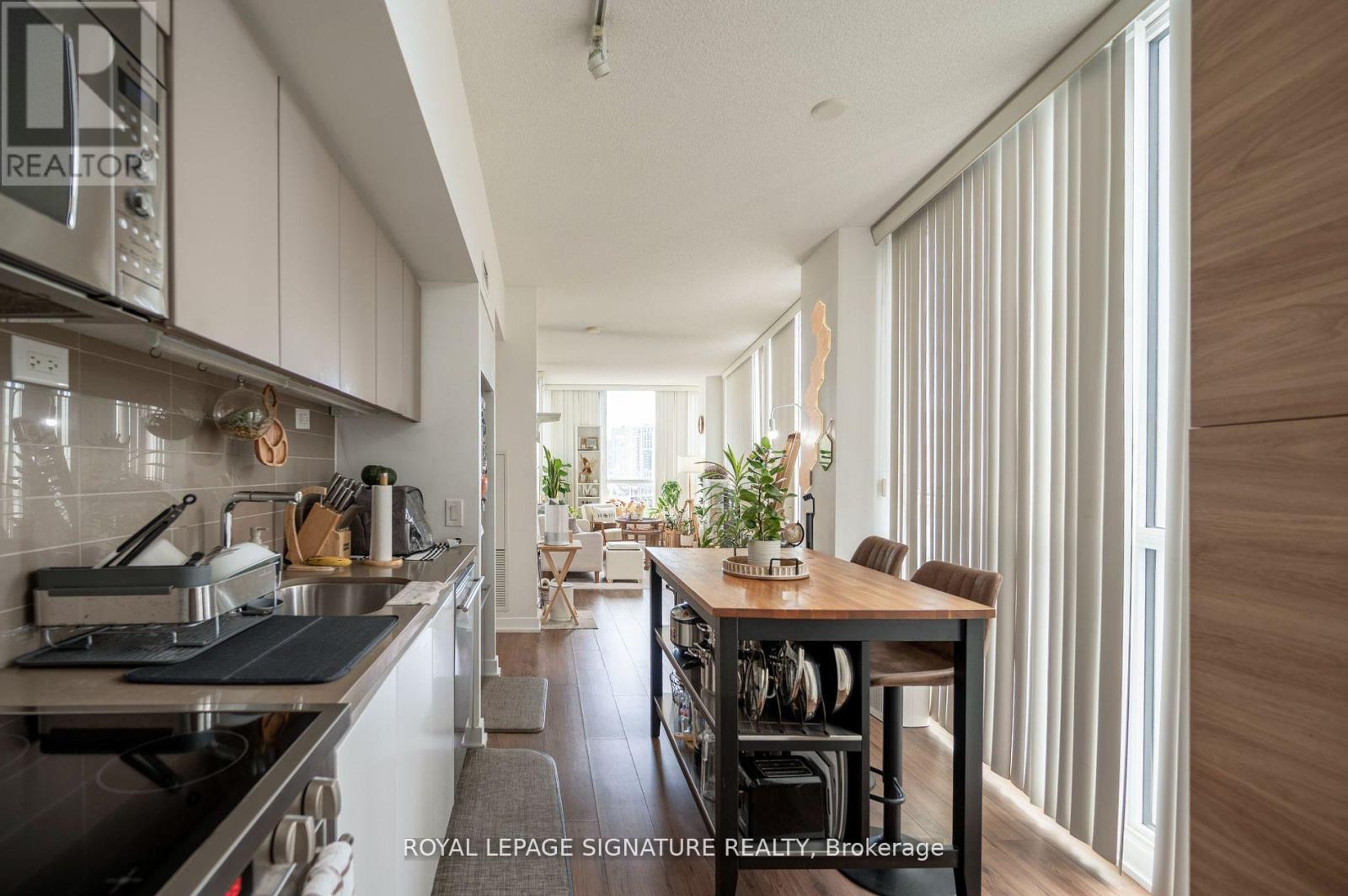 607 - 75 Queens Wharf Road, Toronto, Ontario  M5V 0J8 - Photo 2 - C13782908