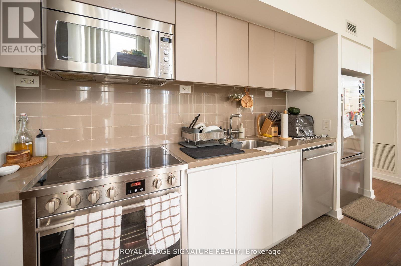 607 - 75 Queens Wharf Road, Toronto, Ontario  M5V 0J8 - Photo 3 - C13782908
