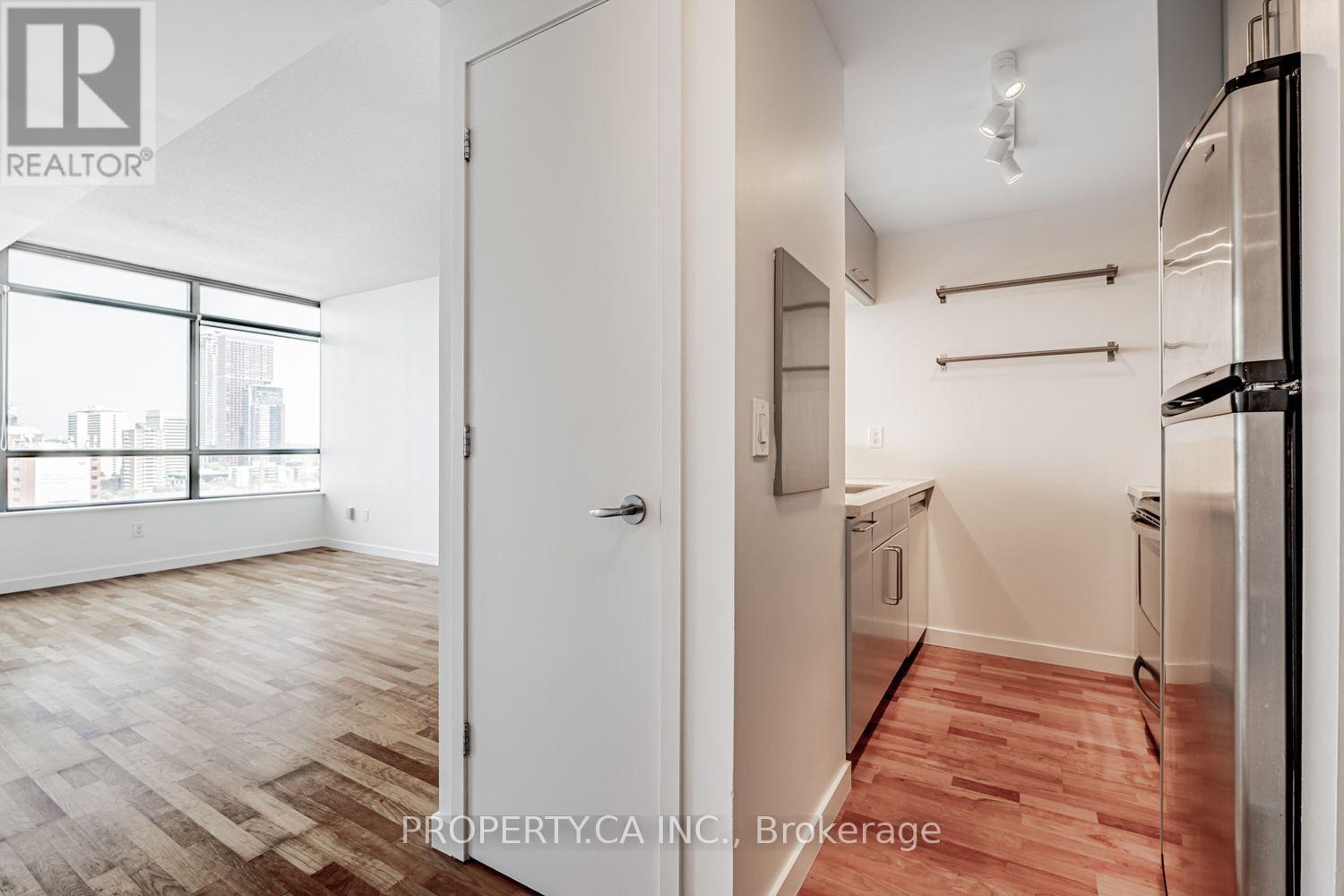 1803 - 285 Mutual Street, Toronto (Church-Yonge Corridor), Ontario  M4Y 3C5 - Photo 2 - C13782910