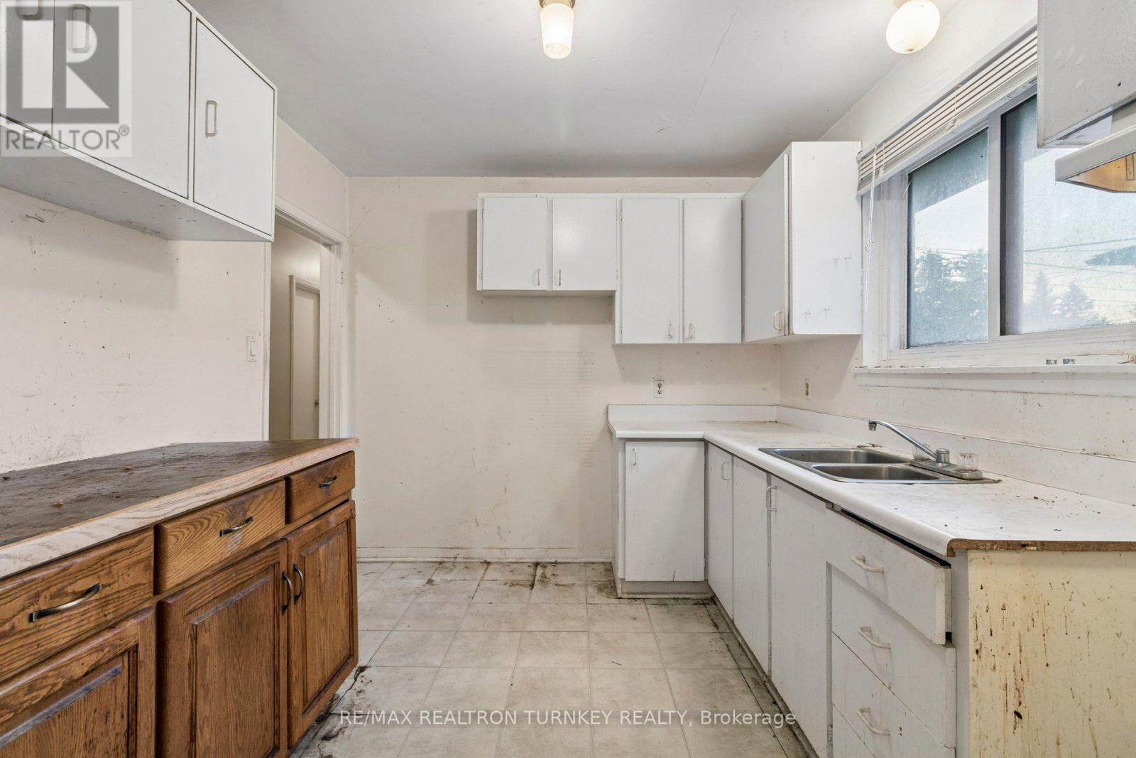 105 Bolton Avenue, Newmarket (Huron Heights-Leslie Valley), Ontario  L3Y 2X3 - Photo 11 - N13782856