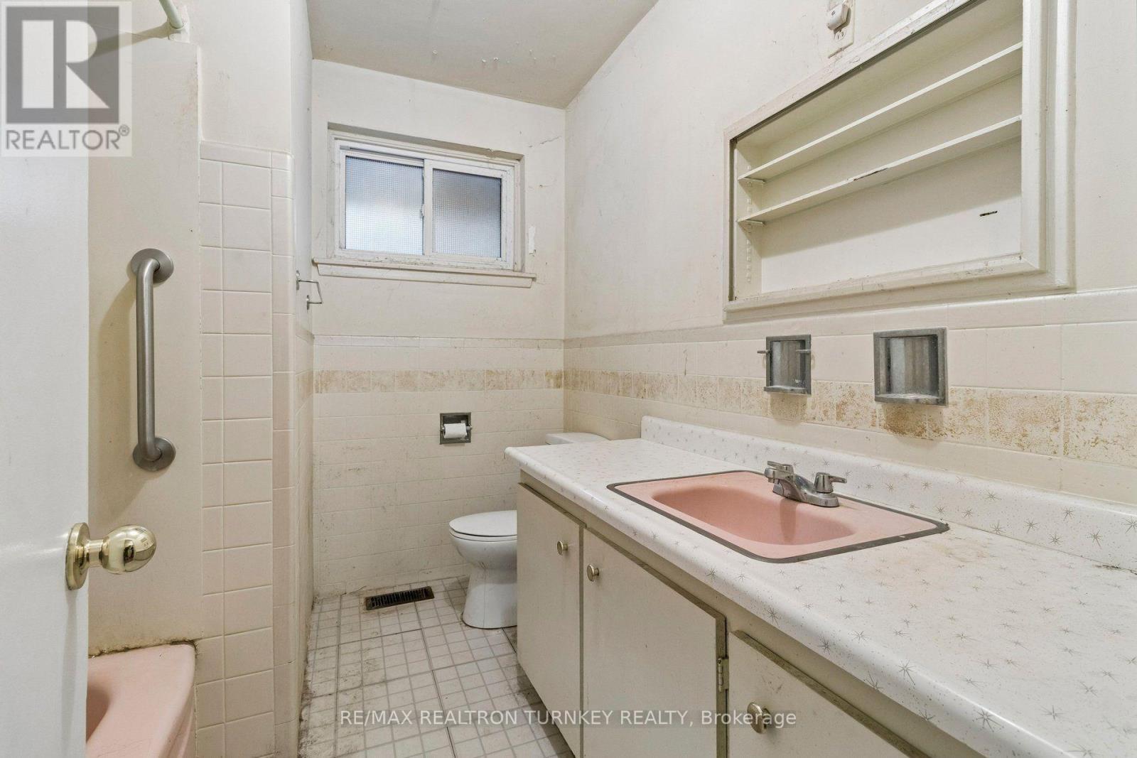 105 Bolton Avenue, Newmarket (Huron Heights-Leslie Valley), Ontario  L3Y 2X3 - Photo 21 - N13782856