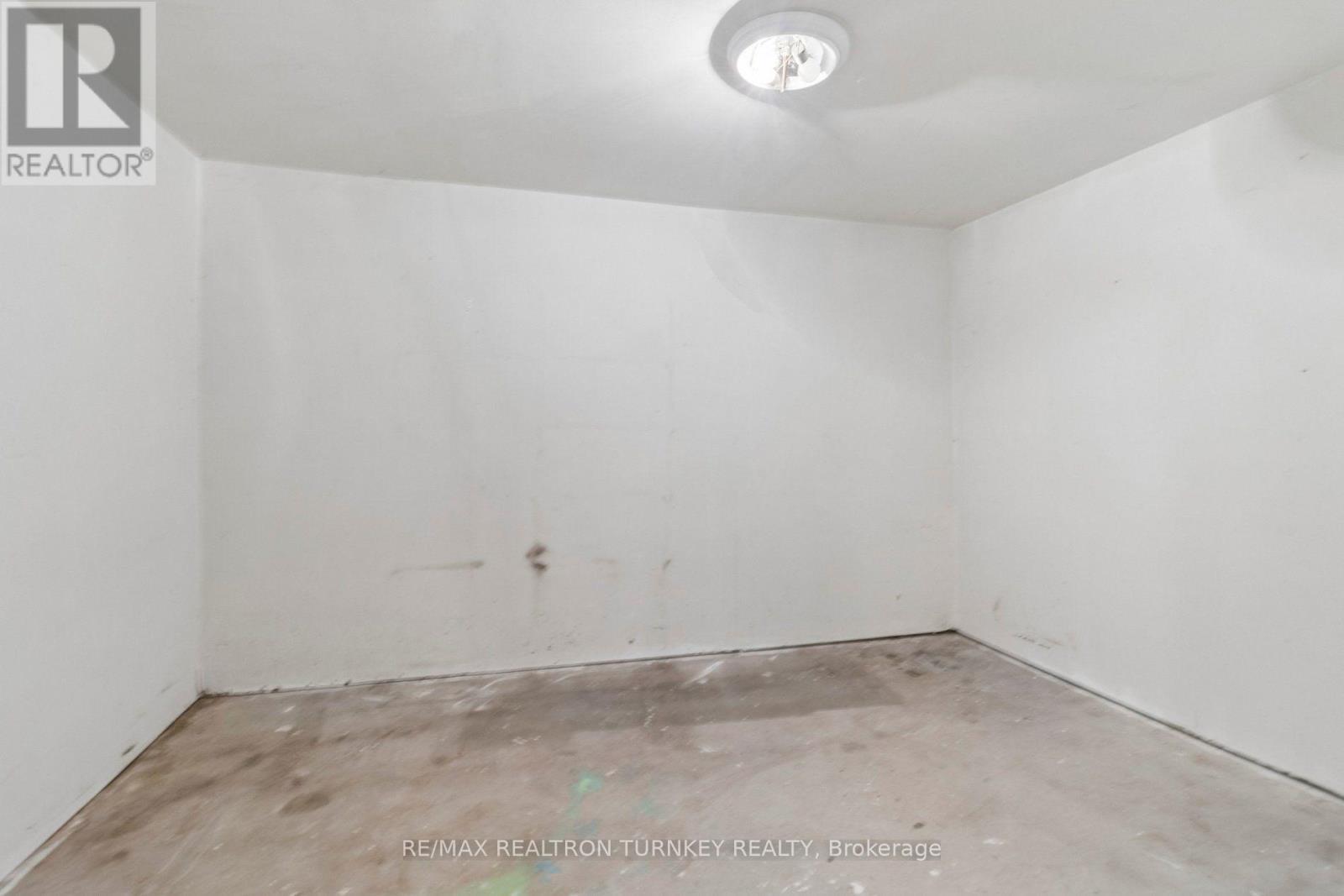 105 Bolton Avenue, Newmarket (Huron Heights-Leslie Valley), Ontario  L3Y 2X3 - Photo 25 - N13782856
