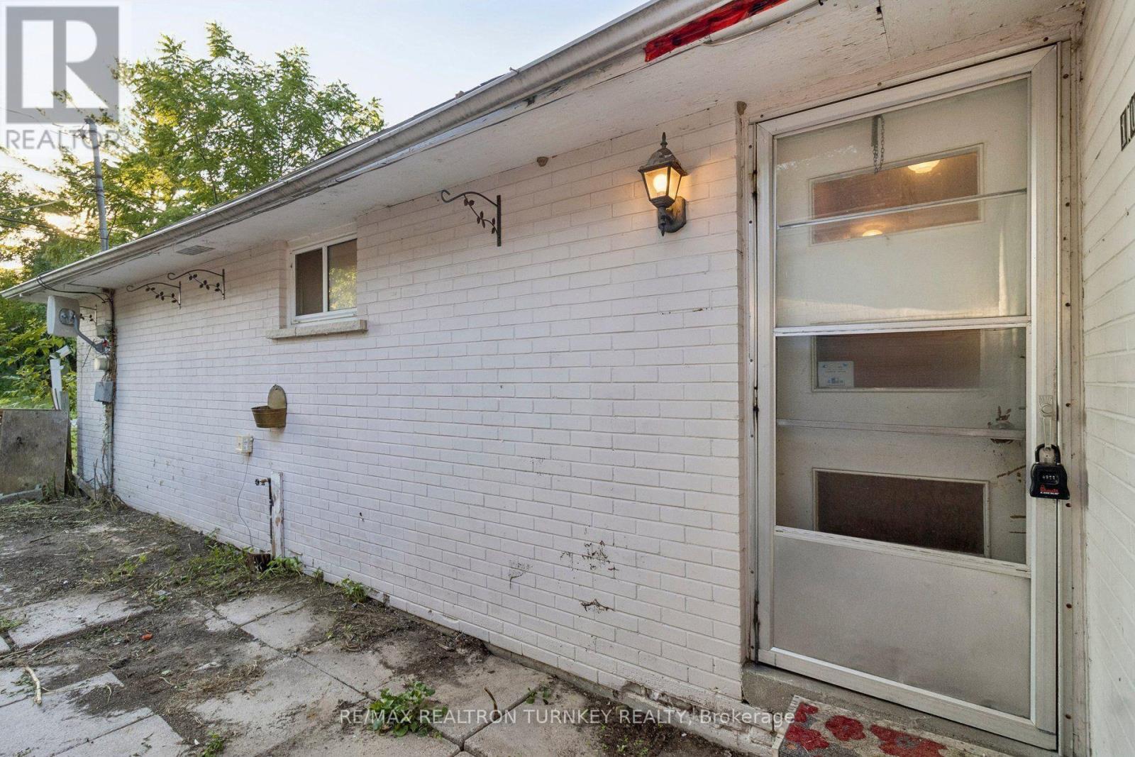 105 Bolton Avenue, Newmarket (Huron Heights-Leslie Valley), Ontario  L3Y 2X3 - Photo 32 - N13782856