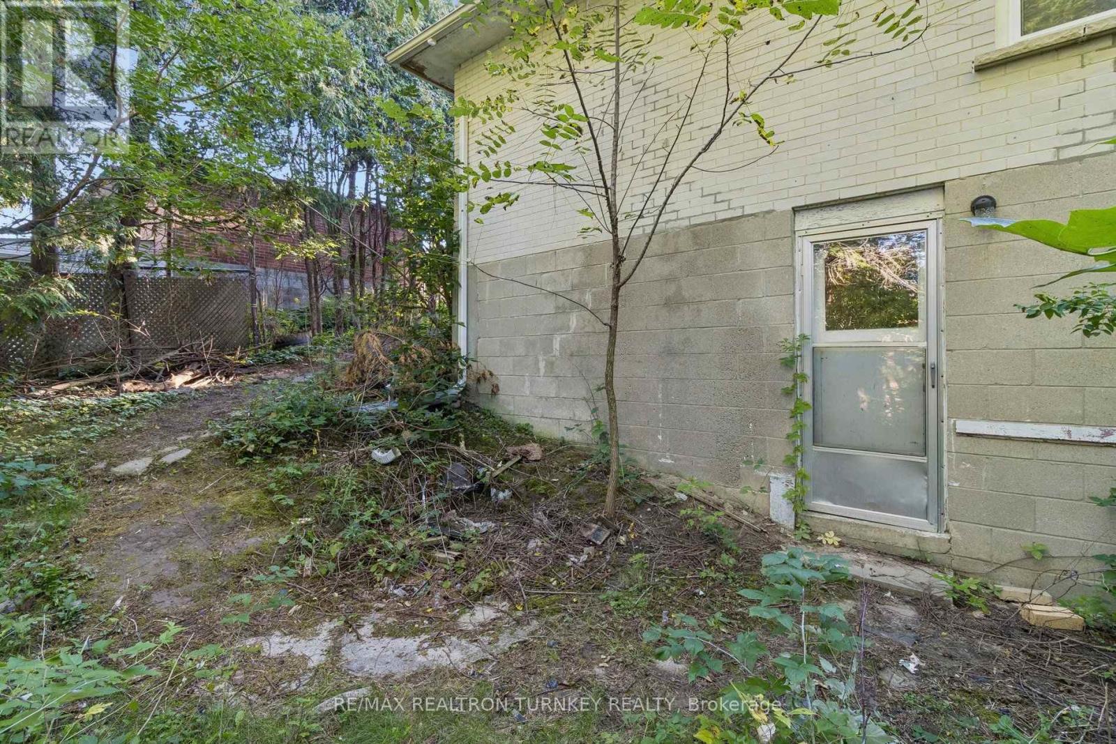 105 Bolton Avenue, Newmarket (Huron Heights-Leslie Valley), Ontario  L3Y 2X3 - Photo 35 - N13782856